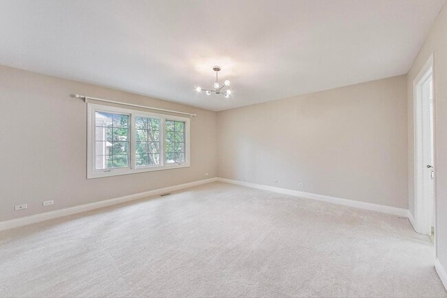 Building Photo - 107 W 59th St