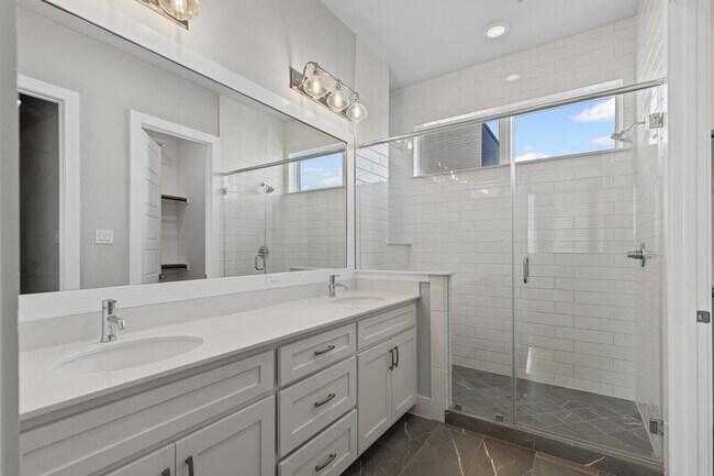 Building Photo - 2832 Wingate St