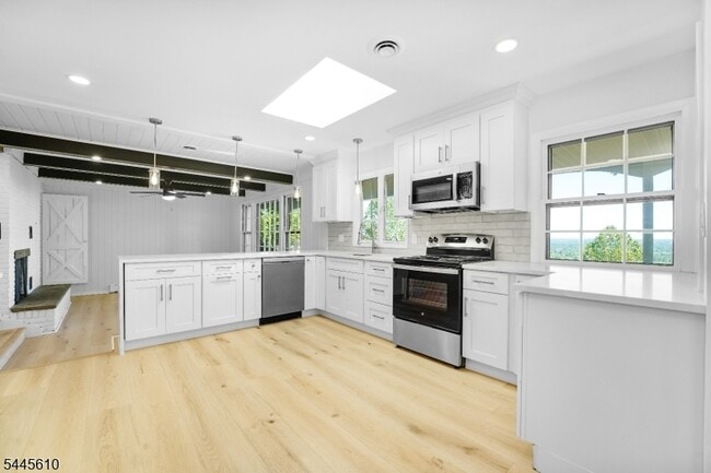 Building Photo - 306 Warrenville Rd