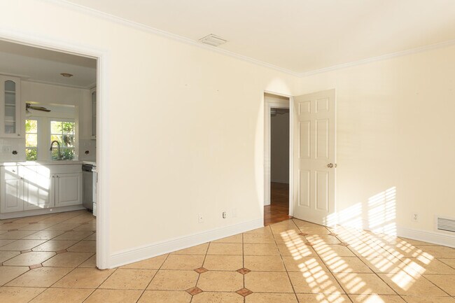 Building Photo - 245 Cortez Rd