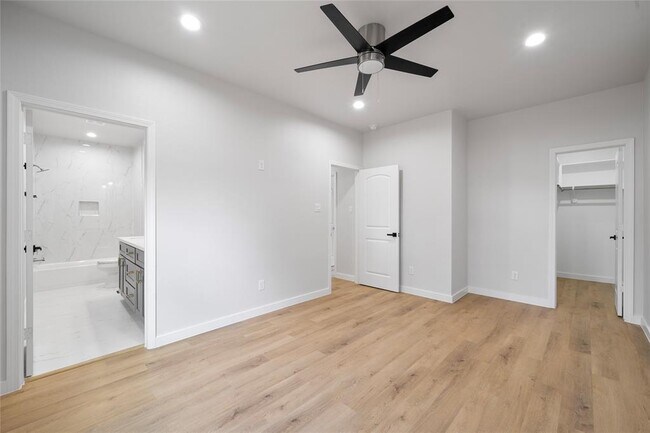 Building Photo - 7220 S Hall St