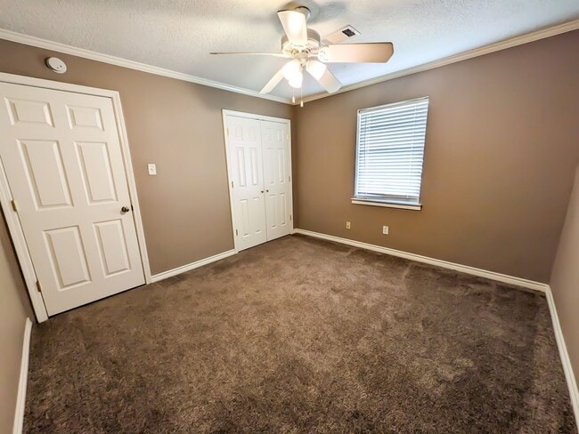 Building Photo - 2430 Granger Dr