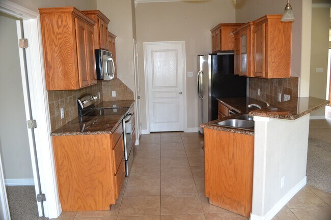 Building Photo - PRICE Improvement!! Beautiful 4 bed 2 bath home ready now!!