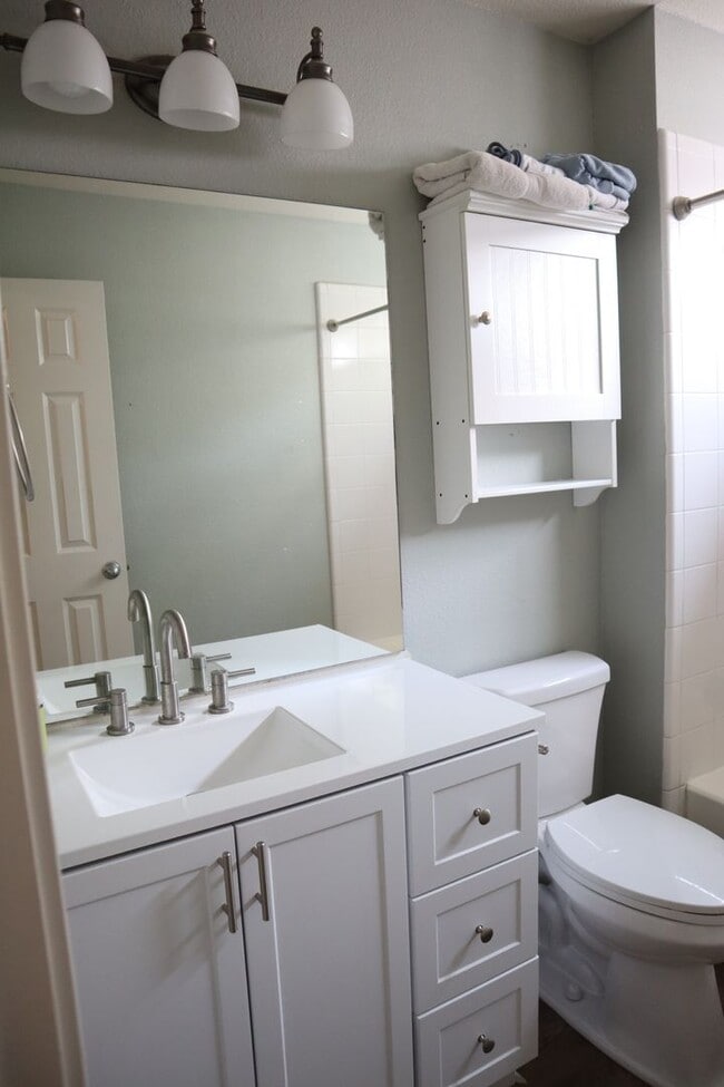 Building Photo - 4 Bed 2.5 Home in San Marcos, TX