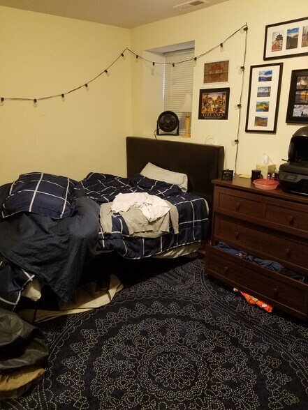 3 bedrooms - 1228 W Columbia Ave