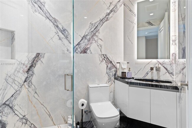 Building Photo - 17901 Collins Ave