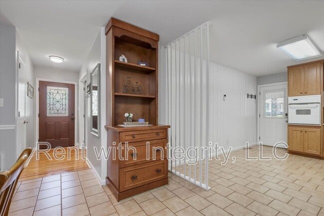 Building Photo - 1917 Sharon Rd