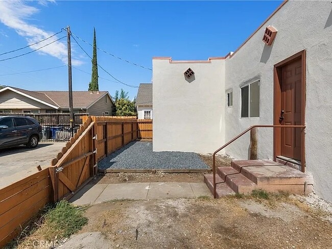 Building Photo - 6 W 23rd St