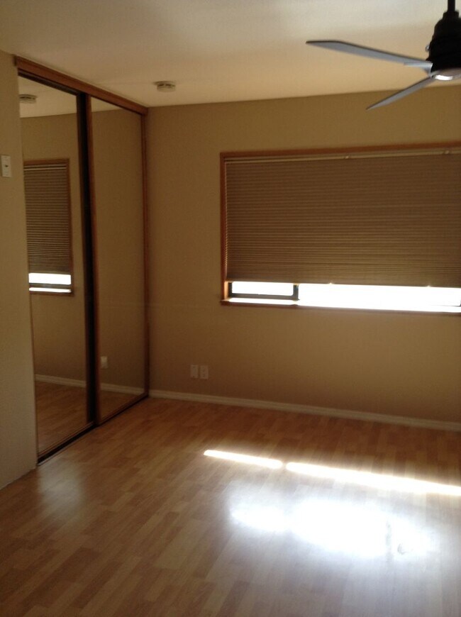 Building Photo - Stunning Townhouse on Mission Boulevard of Fremont