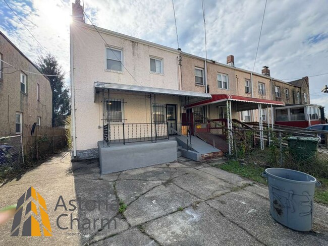Building Photo - Conveniently Located 4 Bedroom with Privat...