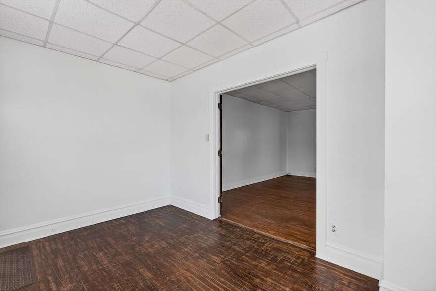 Building Photo - 406 S 18th St