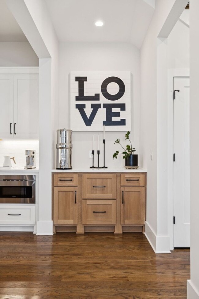 Building Photo - Experience elevated living in this beautifully crafted brick residence located in the heart of Ed...