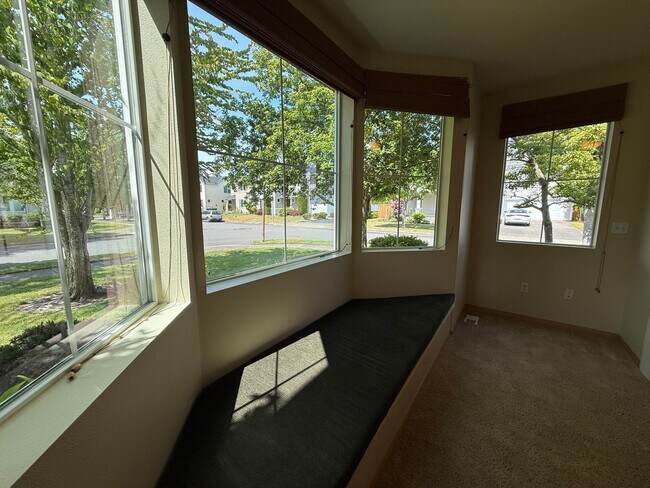 Building Photo - 3 Bedroom 2.5 Bath DuPont Townhome