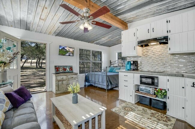 Building Photo - 441 Leaning Oak Trail