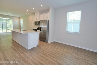Building Photo - 308 Spruce Hl Pt