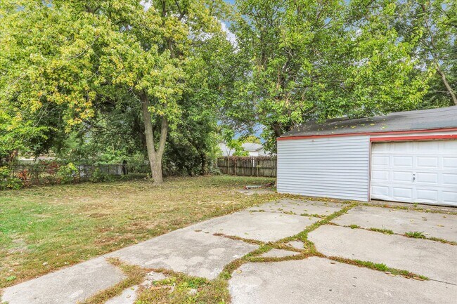 Building Photo - Complete Remodel!  3 Bedroom Home - Available November 2026
