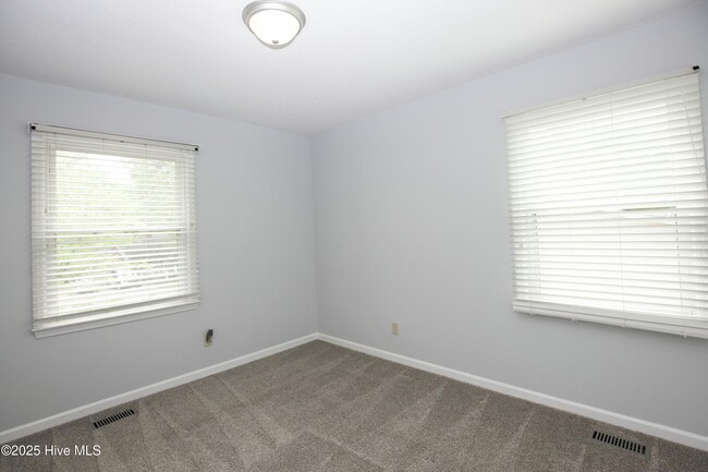 Building Photo - 2435 Longleaf Dr SW