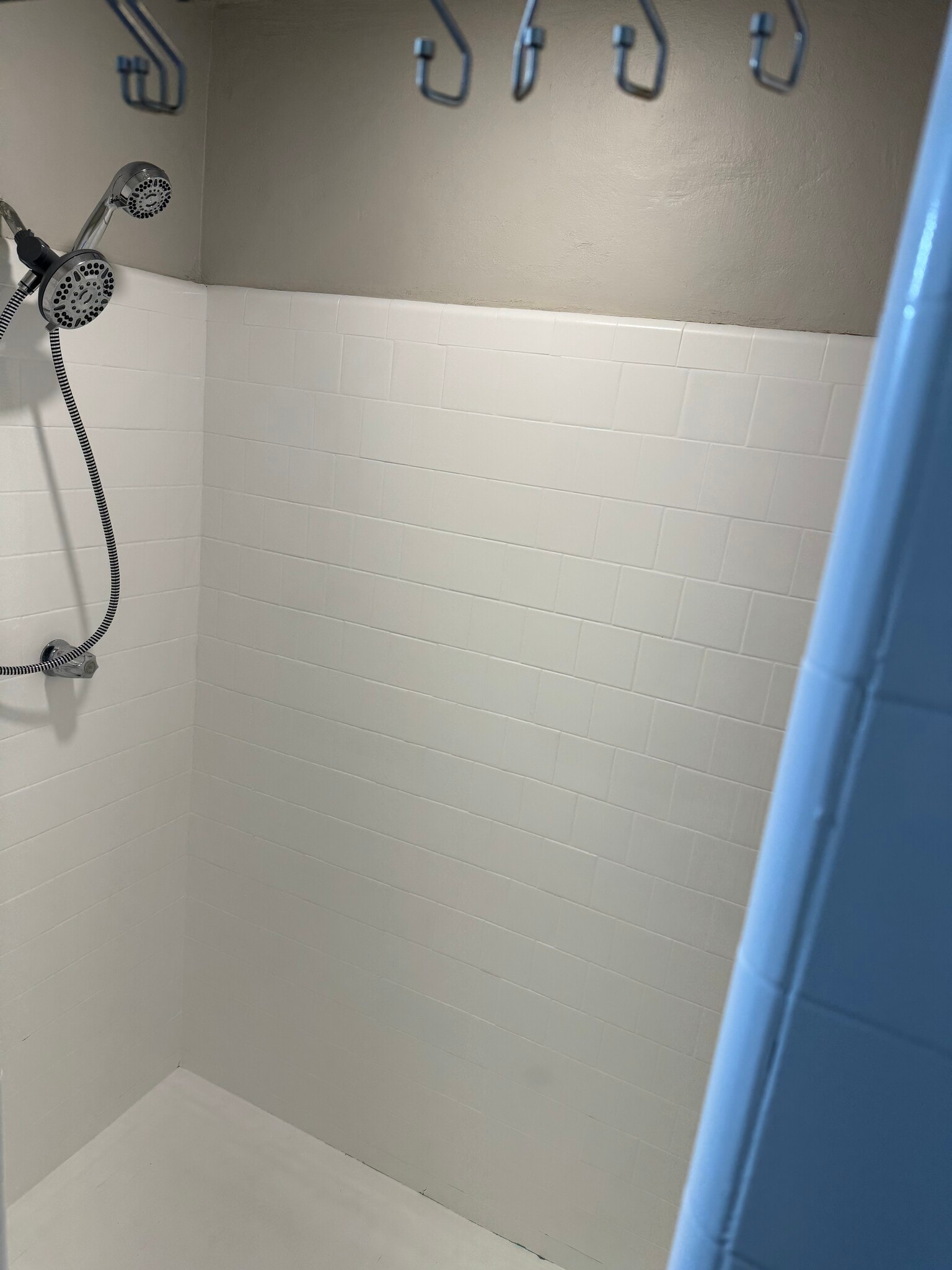 Large walk in shower - 225 2nd St