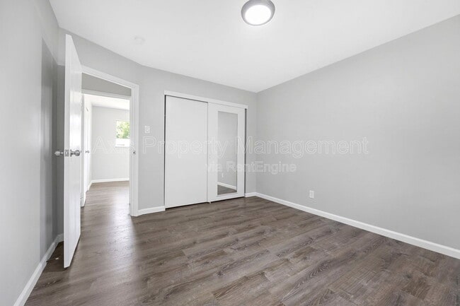 Building Photo - 906 Chula Dr