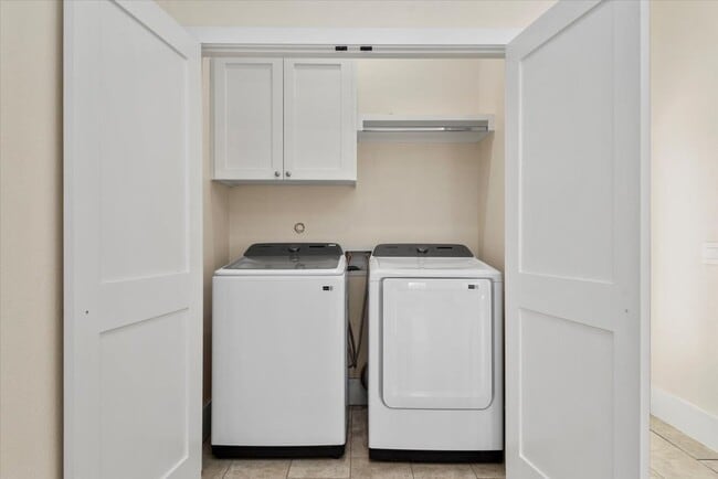 Building Photo - 2002 Lynnfield St