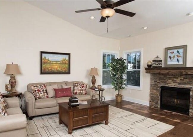 Building Photo - Weaverville