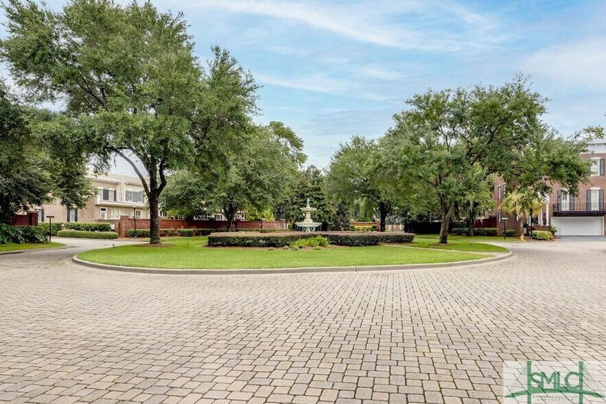 Building Photo - 49 Thatcher Ln