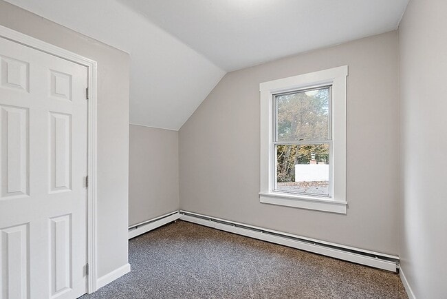 Building Photo - 18 1st St