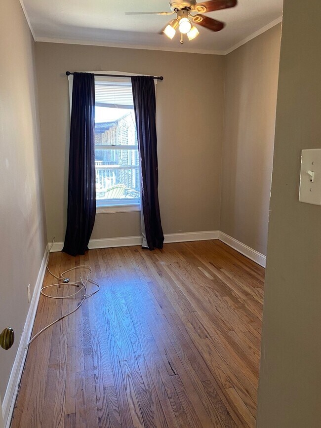 Building Photo - 3103 N Racine Ave