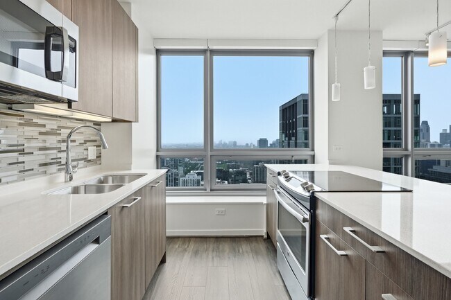 Building Photo - 357 W Hubbard St