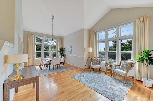 Building Photo - ? Stunning 4BR/3.5BA Home in Lake Forest P...