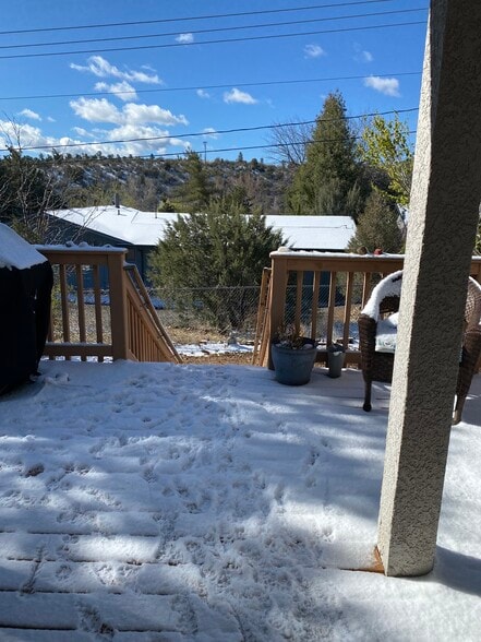 Large deck / fenced yard/ pet friendly - 4733 E Robin Dr