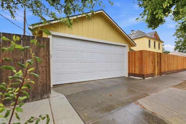 Building Photo - 482 South St