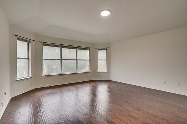 Building Photo - 1414 Laurel Oak Loop