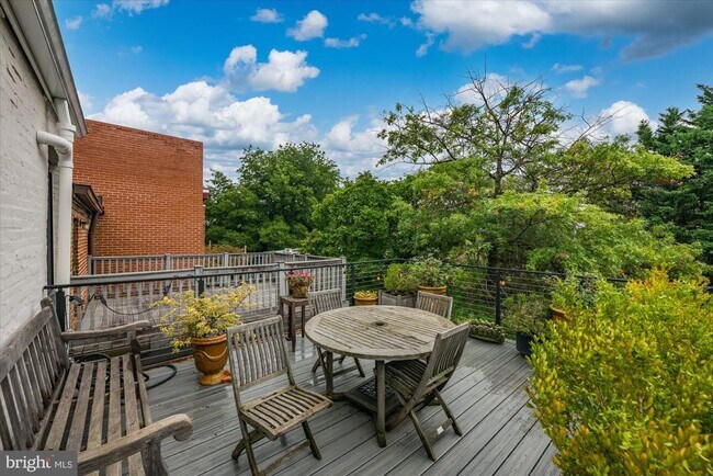 Building Photo - 1524 Swann St NW