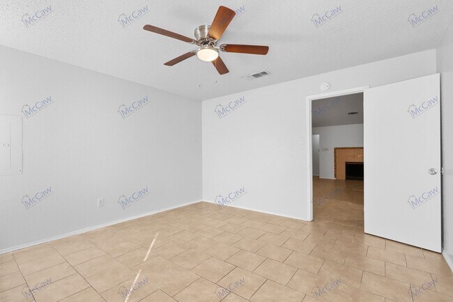 Building Photo - Cute 2/2 Duplex in Fort Worth!