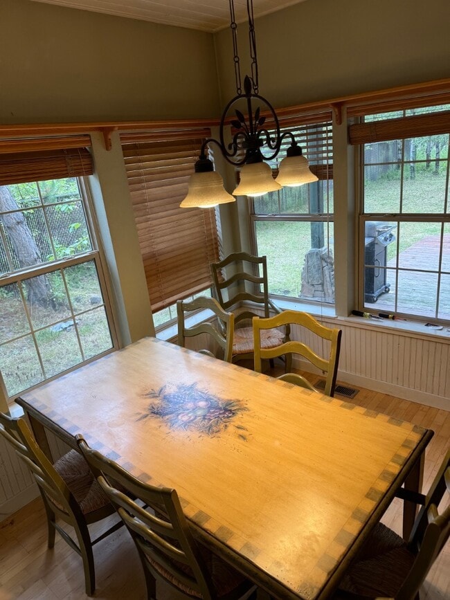 Building Photo - 1885 Lacy Ln