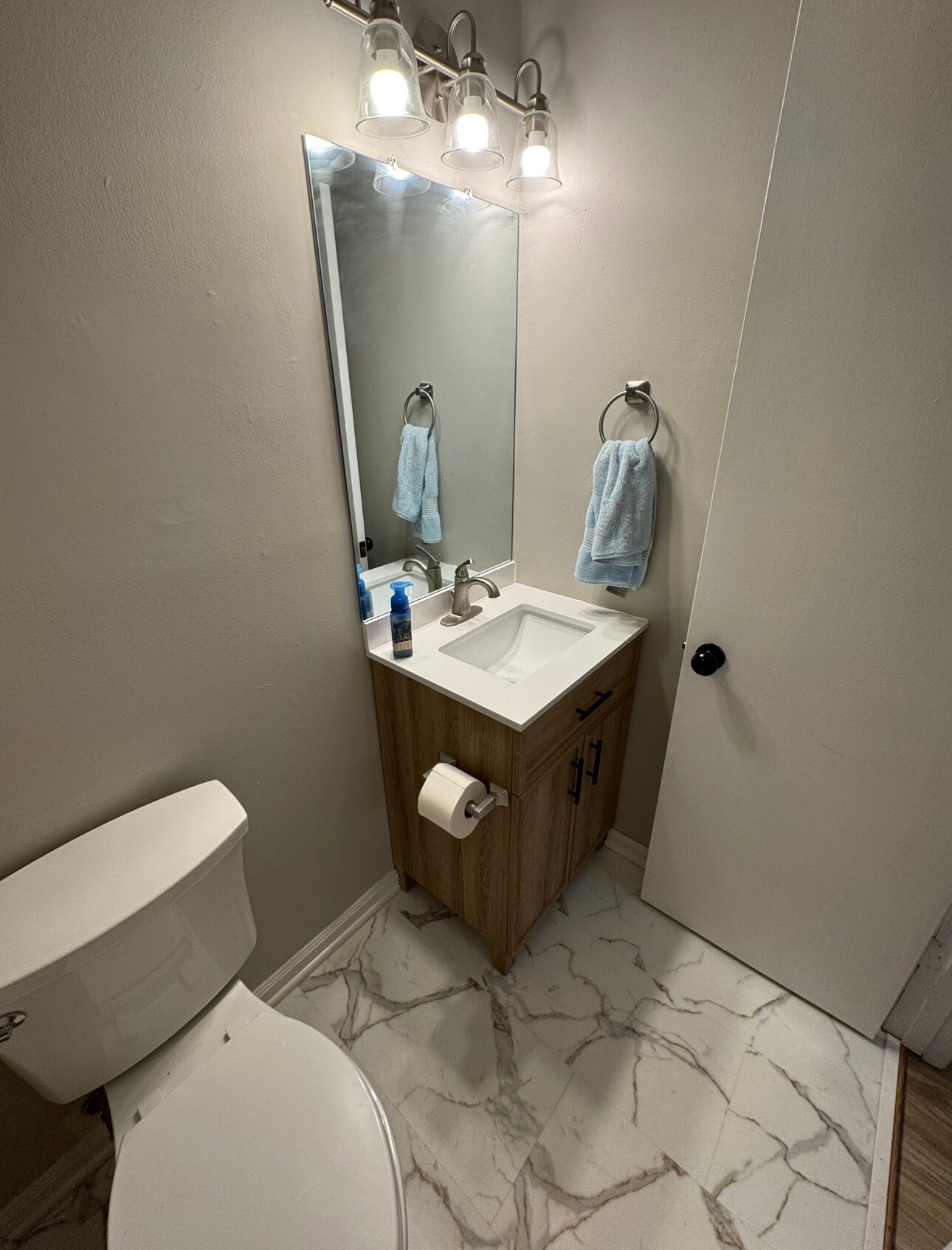 Powder room on middle floor - 202 Huntington Ln