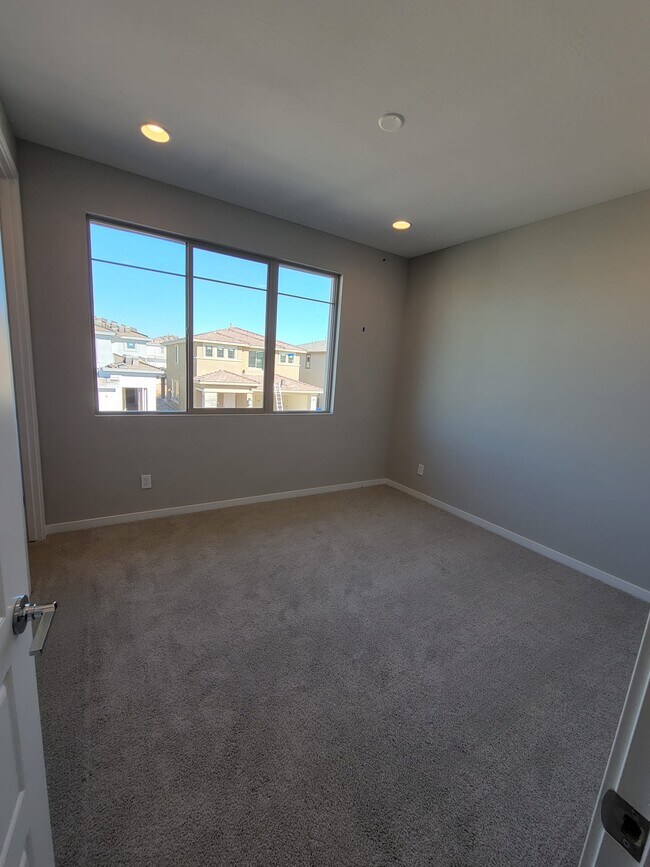 Building Photo - 3539 E Louise Dr