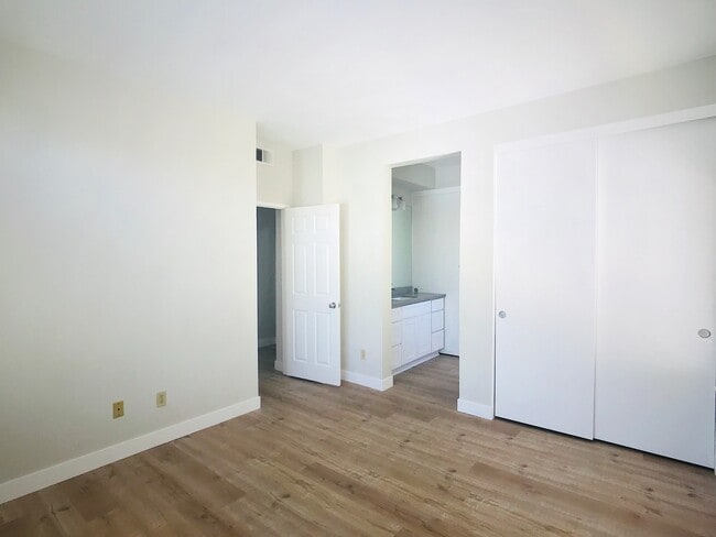 Building Photo - 28265 Via Fierro
