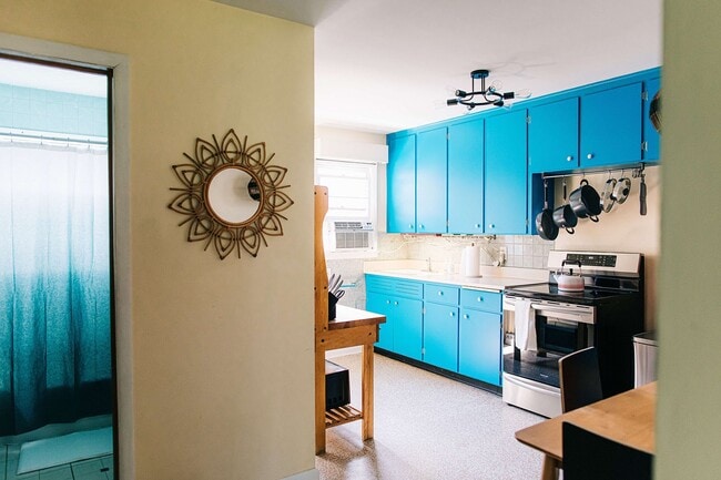 Building Photo - Hermina Duplex
