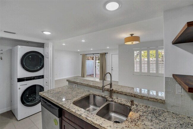 Building Photo - 4550 SW 68th Ct