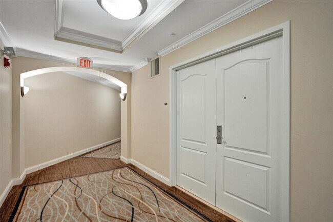 Building Photo - 101 S Ocean Dr