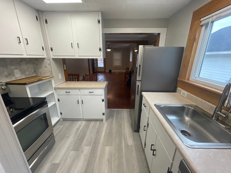 Building Photo - 3423 Osler Ave