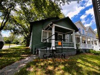 Building Photo - 1719 Le Grand St