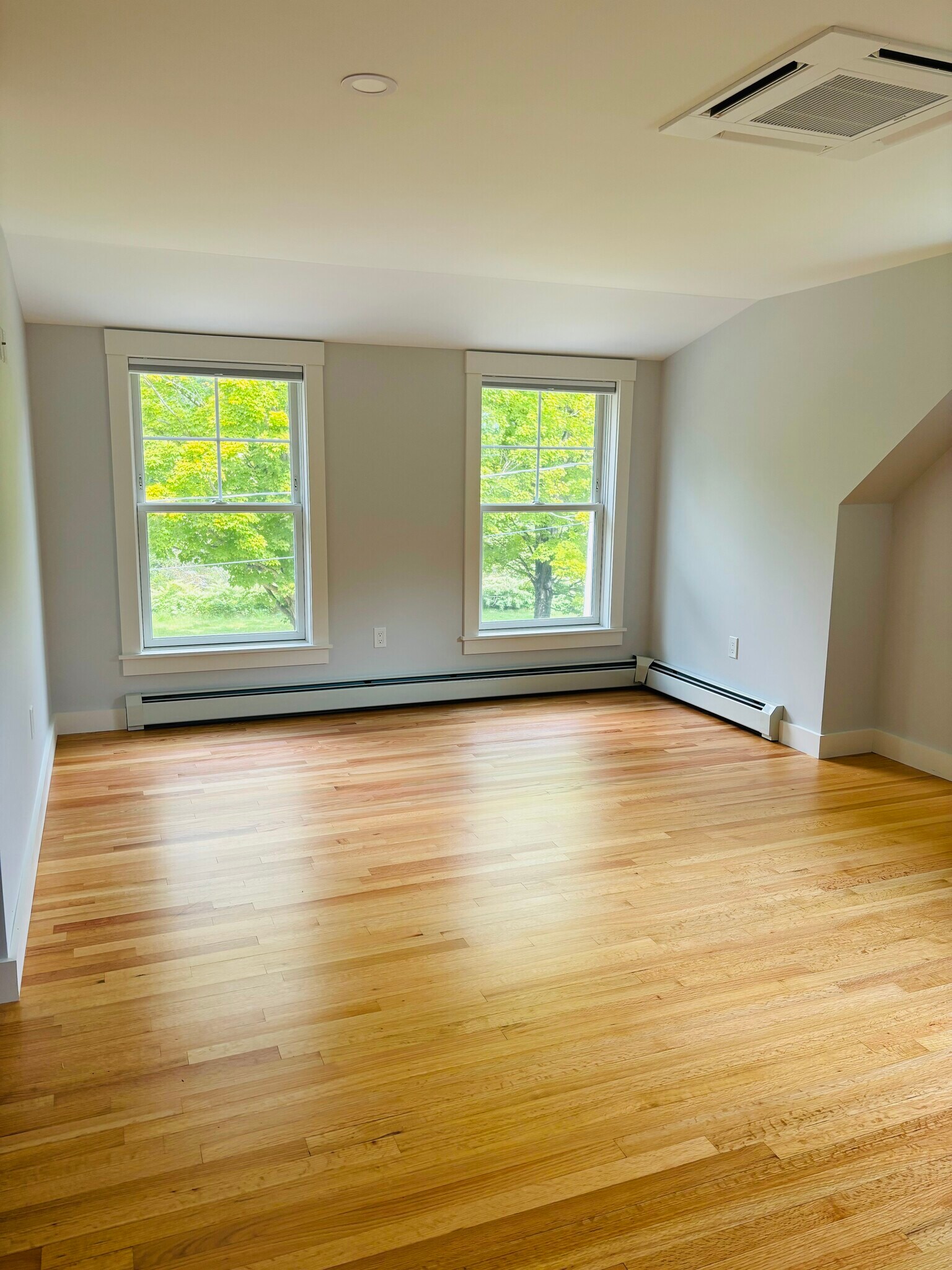 Primary Bdrm/Office space - 289 Sligo Rd