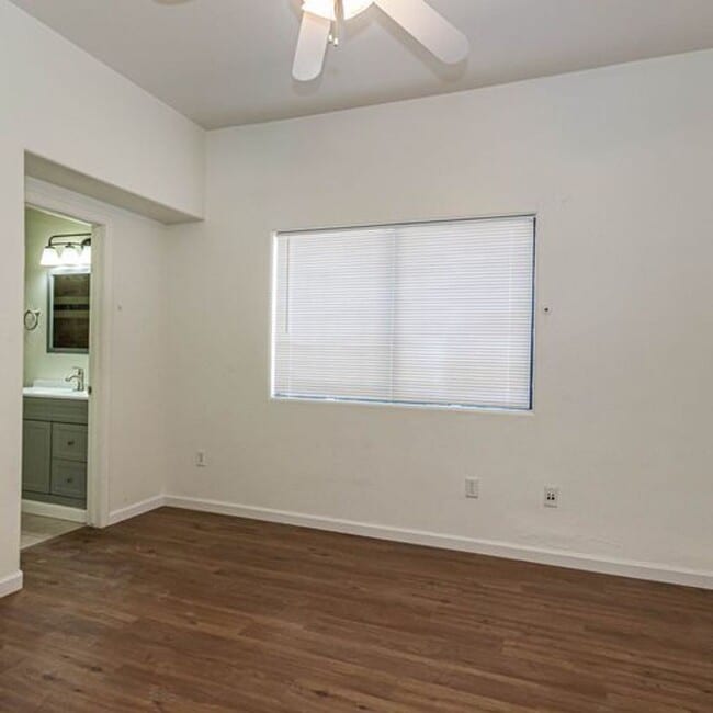 Building Photo - 610 E Waverly St