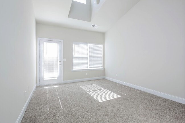 Building Photo - 102 Riley Cir