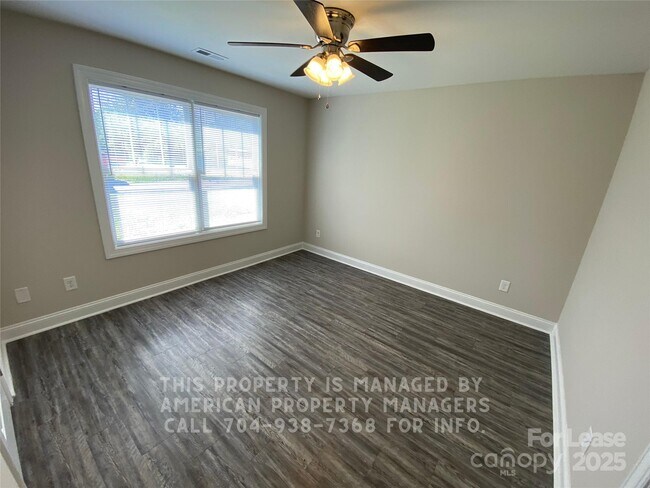 Building Photo - 1418 Ontario Dr