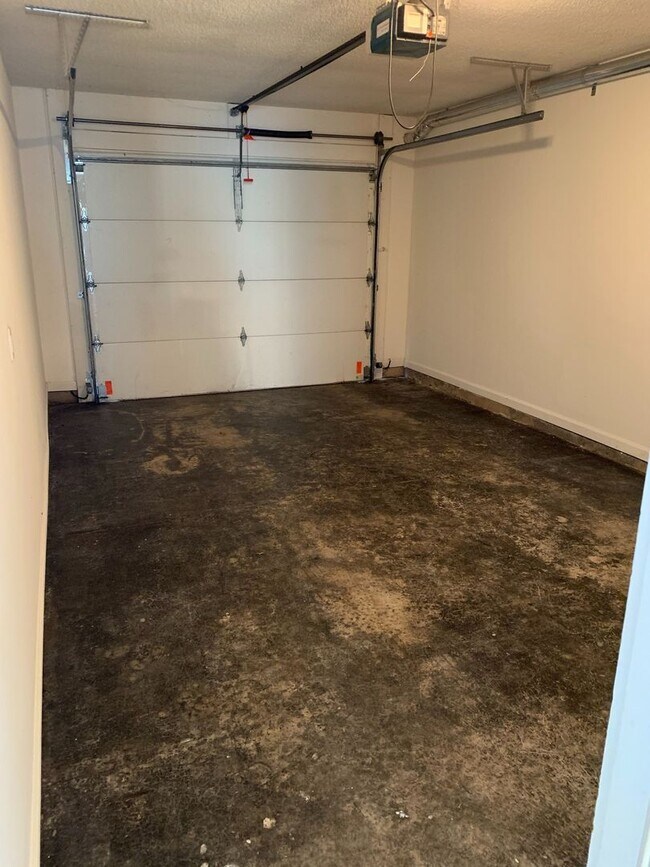 Building Photo - 113 Springwood Ln