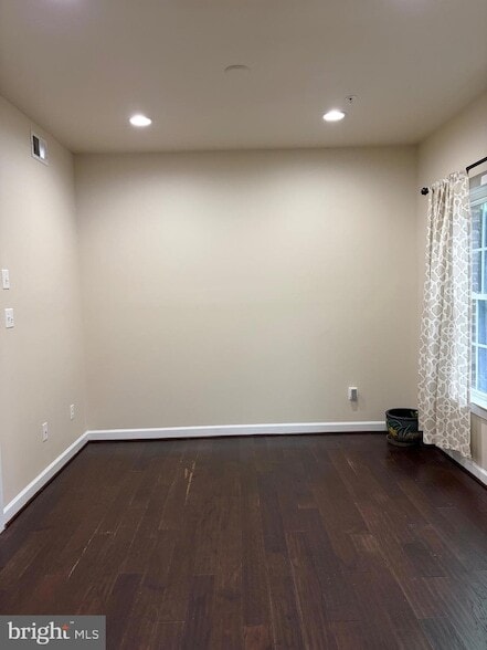 Building Photo - 3184 Yeager Dr
